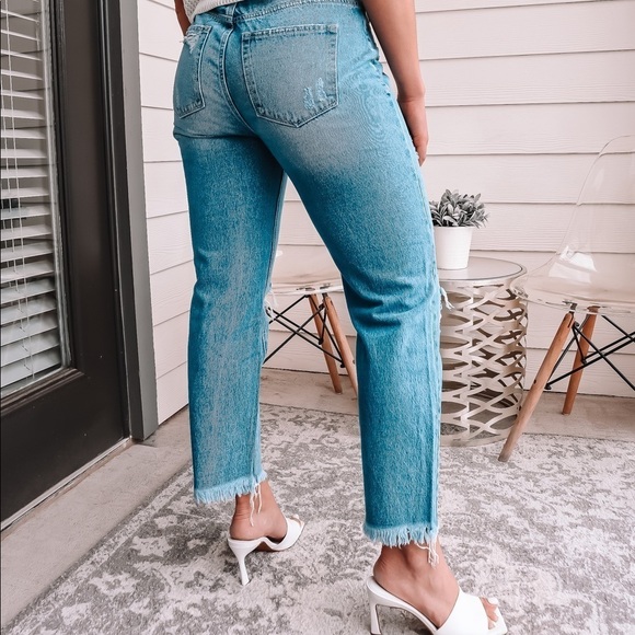 High-rise distressed mom jeans - Picture 2 of 4